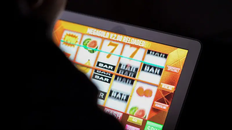 オンラインカジノでジャックポットが当たる確率はどれくらい？宝くじとどっちが当たる？